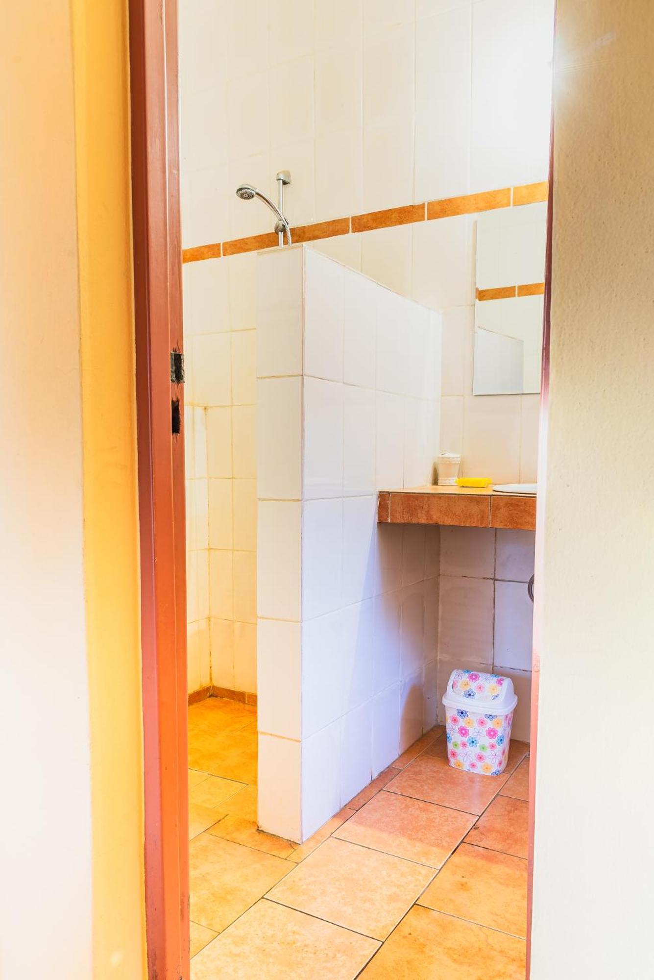 Aparthotel Jardin Tropical Bujumbura Bagian luar foto