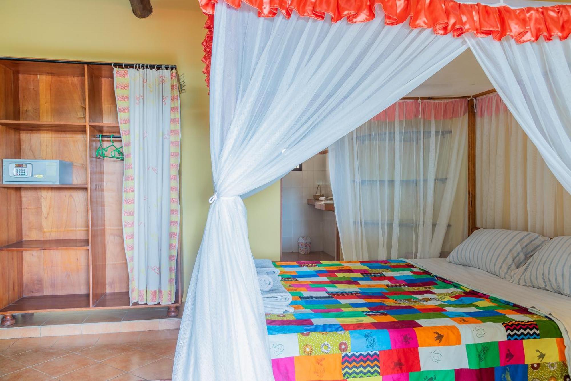 Aparthotel Jardin Tropical Bujumbura Bagian luar foto