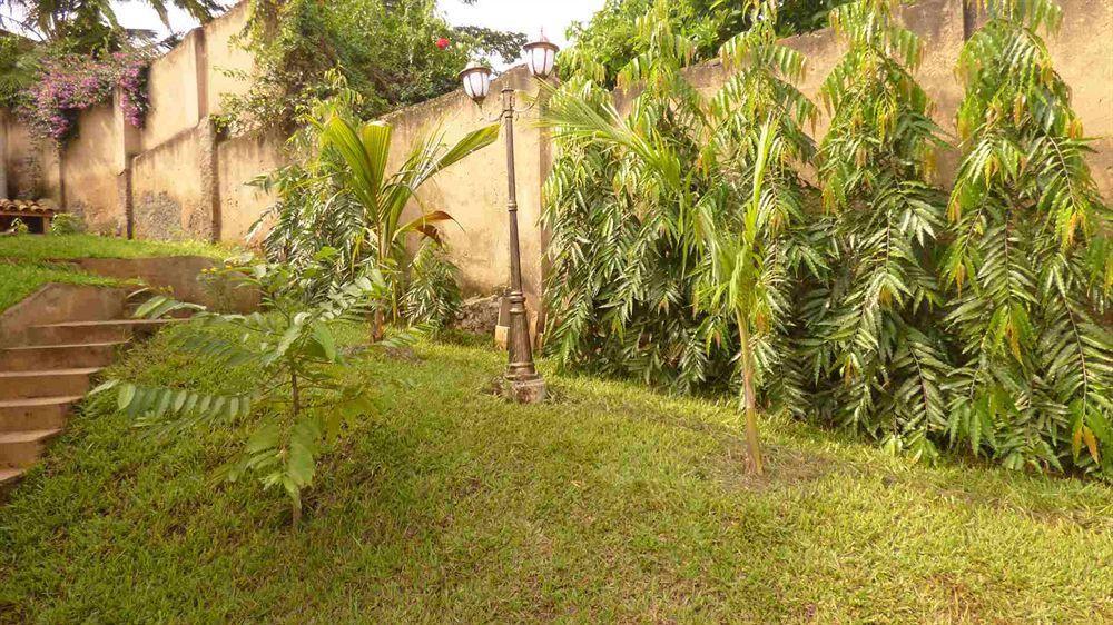 Aparthotel Jardin Tropical Bujumbura Bagian luar foto